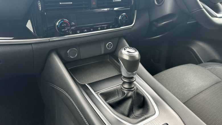 Nissan Qashqai 1.3 DiG-T MH N-Connecta 5dr Petrol Hatchback